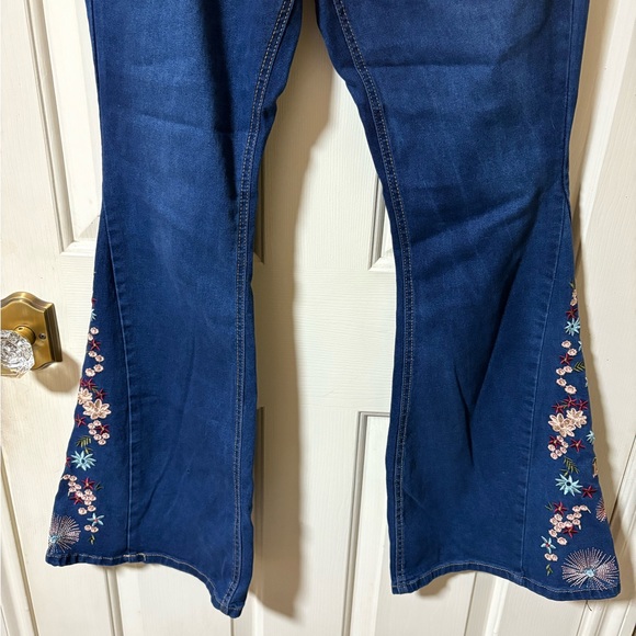 BAMBOO Dark Blue Flare Jeans with Floral Embroidery Size 11 - Picture 5 of 8